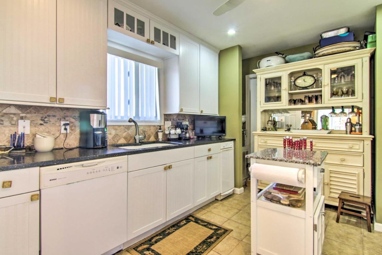 Berlin Home With Patio, 9 Mi To Ocean City Beaches Luaran gambar